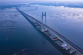 “竖”起新地标！阳江海陵大堤至溪头段公路工程正式通车图片