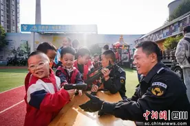 绵阳举行警校联动活动为校园安全屏障“加码”图片