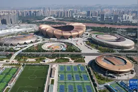 新华全媒+丨天空之眼瞰祖国——兰州：黄河之滨 筑牢生态屏障图片