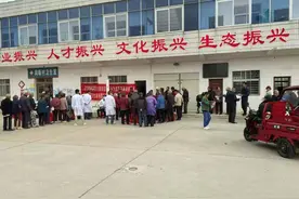 襄城区卧龙镇工会开展“关爱职工健康 义诊服务暖人心”  健康义诊活动图片