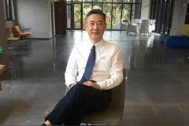 年近60岁，在短剧里当上了“大男主”……图片