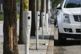 小区停车收费，矛盾频发为哪般？图片