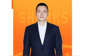 卢伟出任代理主教练，上海久事篮球俱乐部再度调整教练组图片
