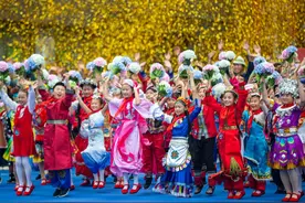 26个方阵3600人嗨翻贵阳街头！贵州民族团结大巡游绘就文旅新画卷图片