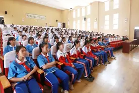 贵州安顺：法官讲法治，“普法进校园”图片