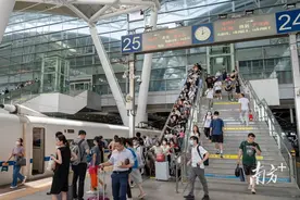 假期车票秒光？12306回应→图片