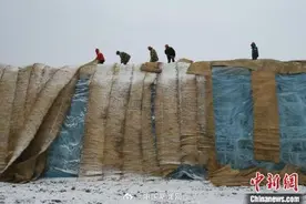 哈尔滨冰雪大世界启用存冰图片