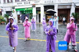 ​运动会媒体采风团在骑楼老街沉浸式感受海口文化魅力图片