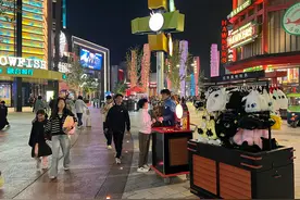 环球影城延时运营提升夜消费氛围，城市大道迎打卡热潮图片