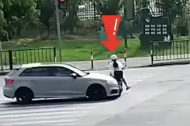 女子闯红灯被撞反问“车主无责吗？”交警的回答全网怒赞！网友：支持全国推广图片