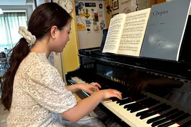 世界经典钢琴名曲：肖邦《E小调圆舞曲》（附演奏视频）图片