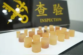 女子违规携带24块白犀牛角进境！被拱北海关查获图片