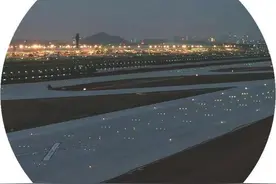 深圳机场三跑道亮灯 可满足大型客机起降图片