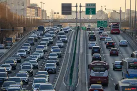 打工新鲜事儿｜迟到30分钟=旷工半天？这种规定合法吗？图片