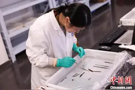 探秘海昏侯墓背后的文物修复师图片