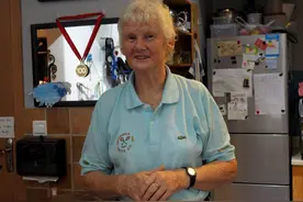 成都小店承载17年跨国大爱，80岁英国老奶奶留下暖心事业图片