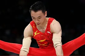 闪电海报｜中国队第21金——邹敬园：巴黎奥运会竞技体操男子双杠金牌图片