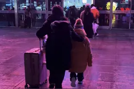 卖烧烤给先心病儿子筹医药费的重庆妈妈已到北京 2月17日将带儿子入院，接受第三次手术治疗图片