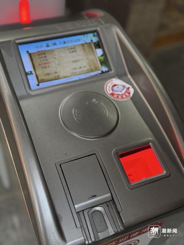 灵隐飞来峰景区免票第一天，截至17时，共接待游客26205人次