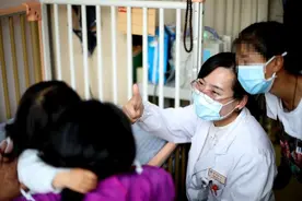 病房里的医务社工：关注个案，也做慈善基金规范化管理图片