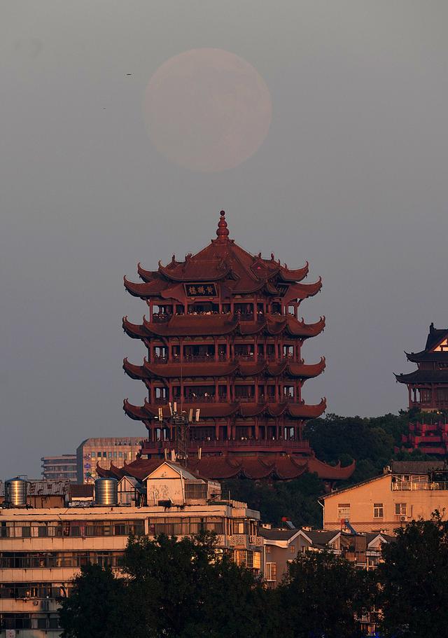 穿越古今共赴团圆！“超级月亮”和古建浪漫同框