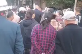 云南昭通孕妇紧急送医却遇物业停运电梯，家属称已流产？街道办：正在调查图片