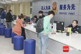 海口秀英警方节日在岗服务不缺位图片