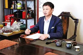 记开州在沪人员联系服务中心主任尹开均图片