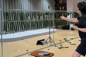 各用1分钟！河南小伙飞牌切断41根黄瓜、点亮29根火柴，创两项吉尼斯世界纪录图片