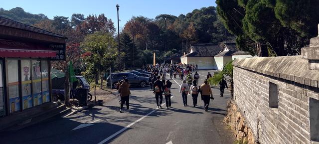 500余名中韩登山爱好者齐聚雪窦山 共赴“诗意行走”之约