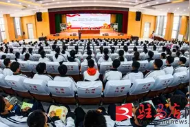 西平：县委书记把思政课带进“青春现场”图片