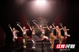 《百分百出品》R.E.D组合正式出道 出品人张艺兴泪洒现场图片