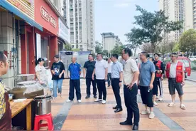 重庆开州区：开展流动摊贩、占道经营专项整治行动 着力营造整洁有序城市环境图片