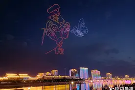 端午巧遇高考 演绎别样温暖 千架无人机延吉夜空送祝福图片