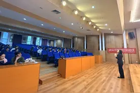 贵州银行贵阳瑞金支行为高校毕业生普及征信知识图片