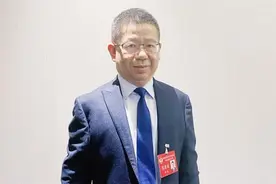 何志委员：建议建立“数字工会福利平台”图片