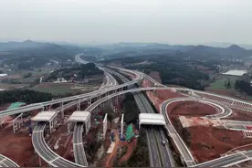 四川新增三条高速公路通车图片