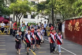 河南舞钢：德育铸魂、安全护航 中小学开启新学期育人新篇图片