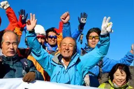 日本80岁“富士山先生”成功登顶富士山2230次，喊话要挑战珠峰图片