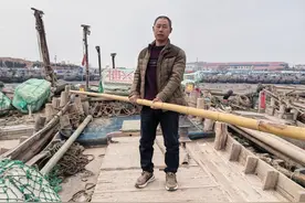 青岛故事｜俩中学生自制皮划艇出海遇险，幸被路过青岛大叔救起图片