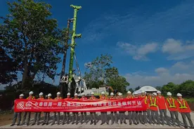 中泰铁路一期土建工程C3-1标首桩开钻图片