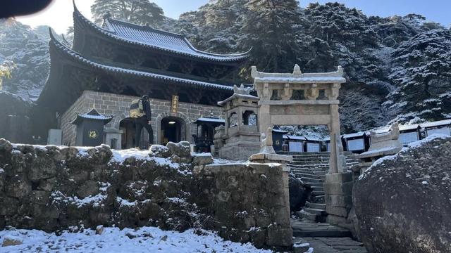 实拍！上饶迎来冬日首次降雪，快来打卡“冠军同款”游览路线