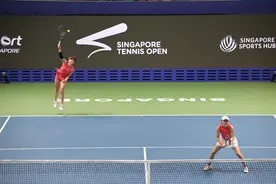 深圳金花王欣瑜新加坡站女双摘银图片