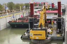 湘江永衡三级航道二期工程近尾洲二线船闸正式通航图片