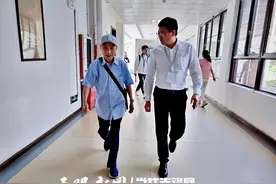 法考考场上的“超级老年人”图片