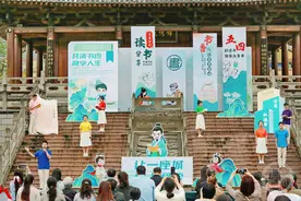街头读书分享会 共沐书香阅人生图片