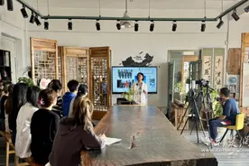 解锁形象美学 “荆楚社科讲坛” 刘俊教授带你“用服饰搭配认识自己”图片