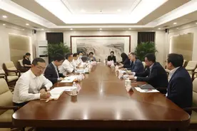 苟坪会见西门子股份公司全球执行副总裁肖松图片