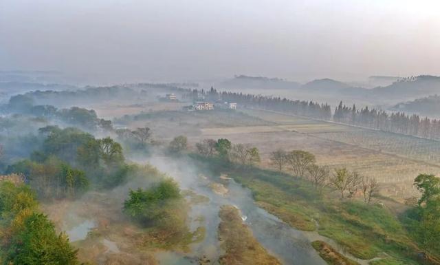 今日图集丨雾锁长江村：常宁的另一面，从晨雾开始苏醒