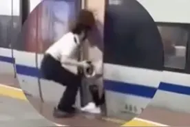 伸腿阻止高铁关门的女乘客已被行政拘留！律师：危及公共安全，还有可能被限制乘坐高铁图片